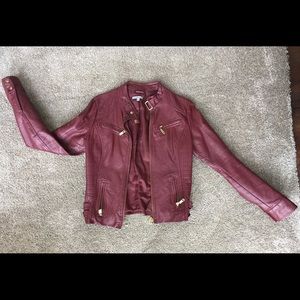 Wine color faux leather jacket! Size small 🛍🎁